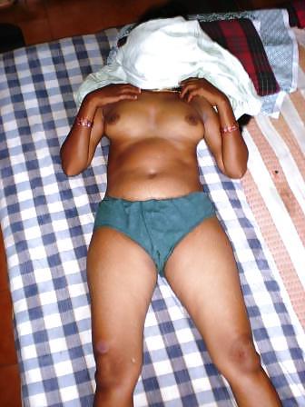 25P Indian aunty showing
