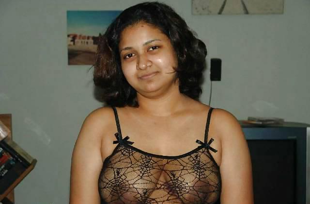25P Indian aunty showing