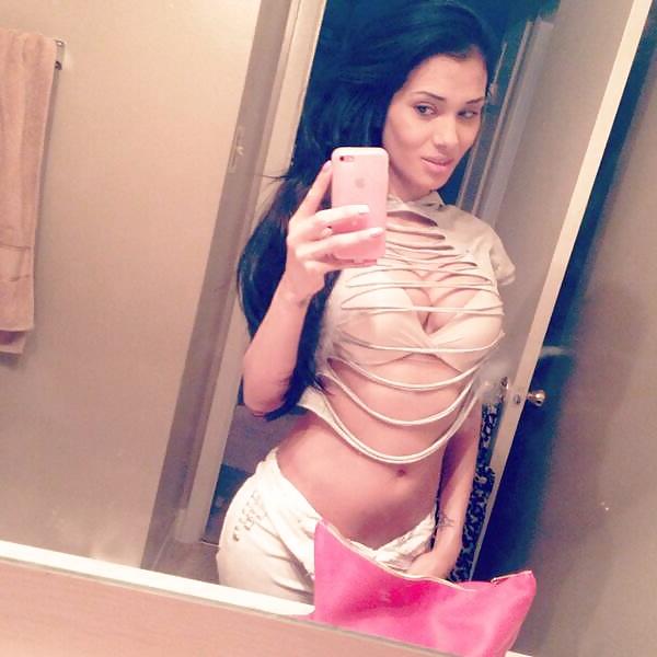 25P Beurette americaine Stripteaseuse 