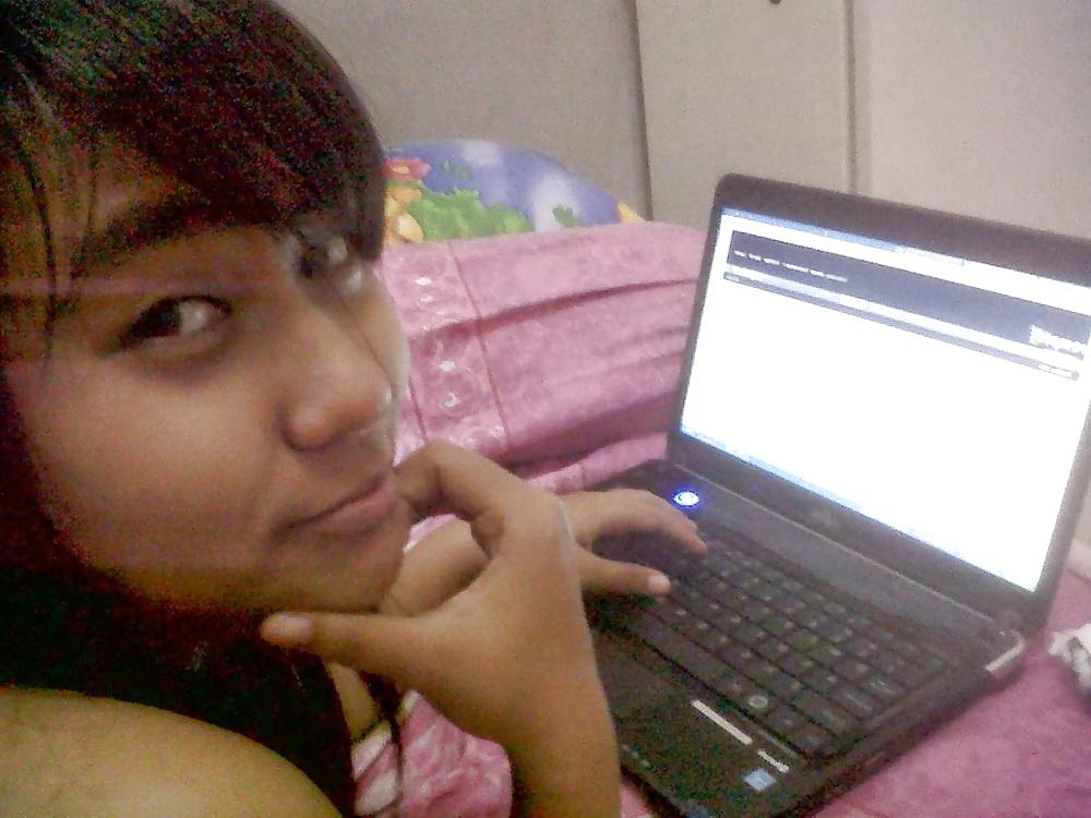12P Indonesian Slut Working In Singapore