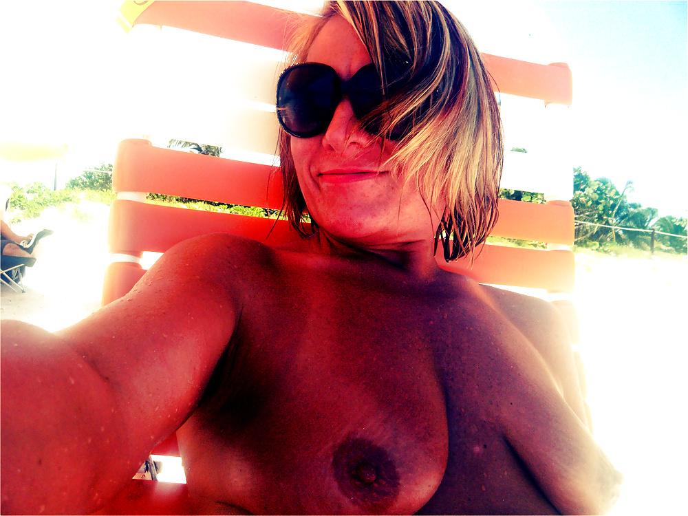 20P Hot Amateur Wife