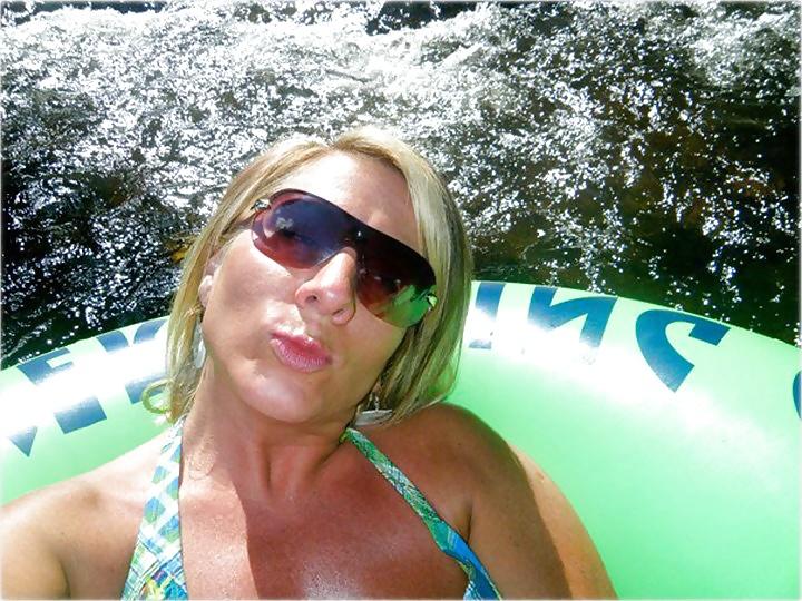 20P Hot Amateur Wife