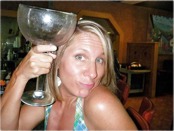 20P Hot Amateur Wife