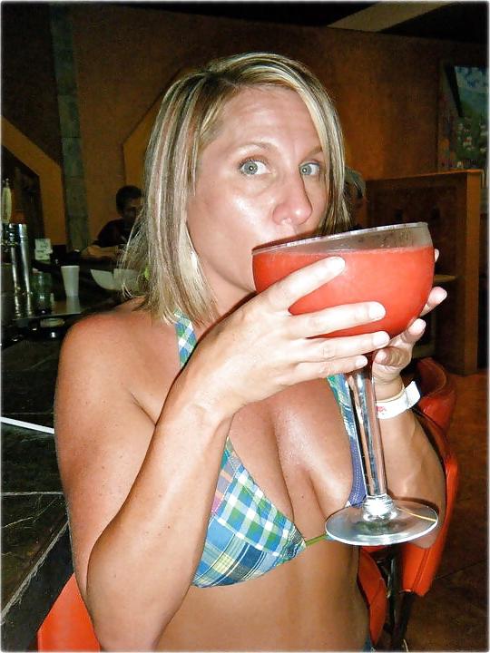 20P Hot Amateur Wife