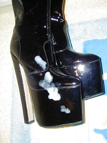 25P Closeup heels n boots 