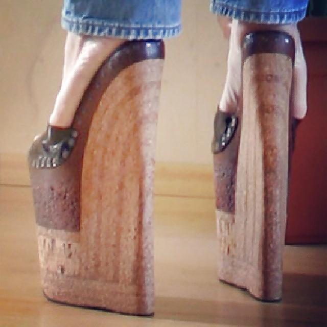 25P Closeup heels n boots 