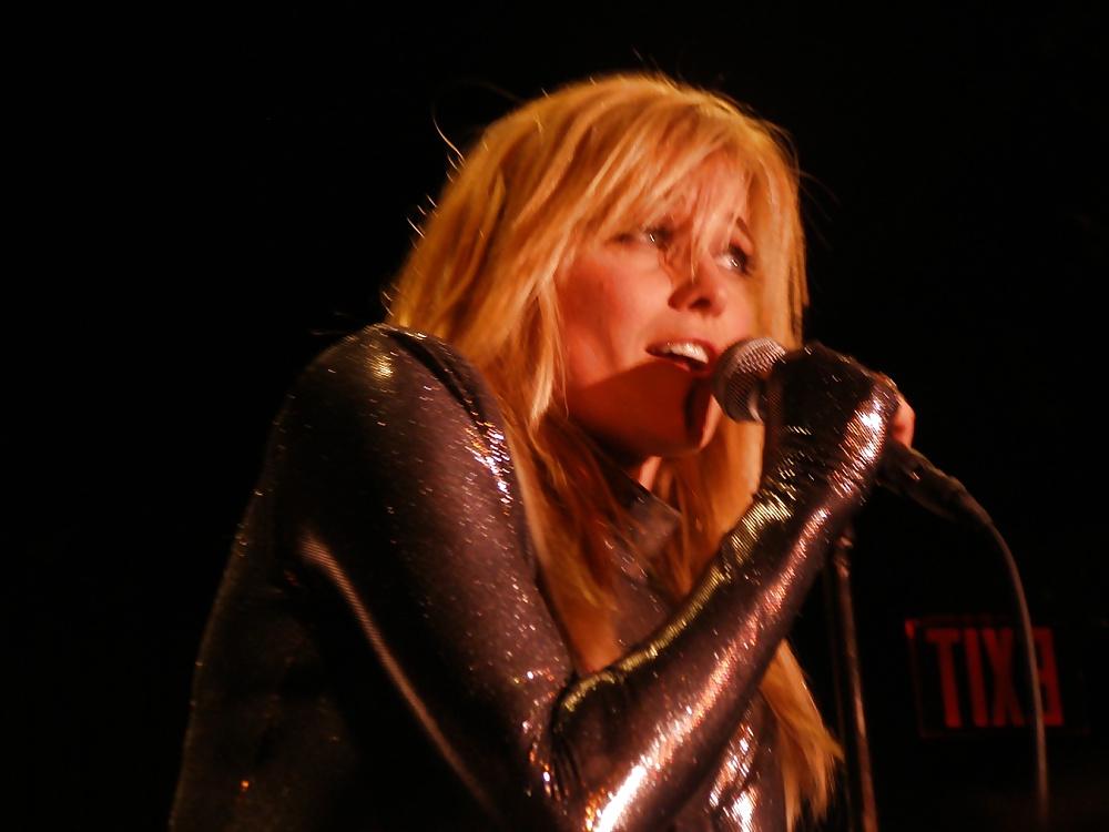 25P LUCY LAWLESS  -- SEXY IN CATSUIT
