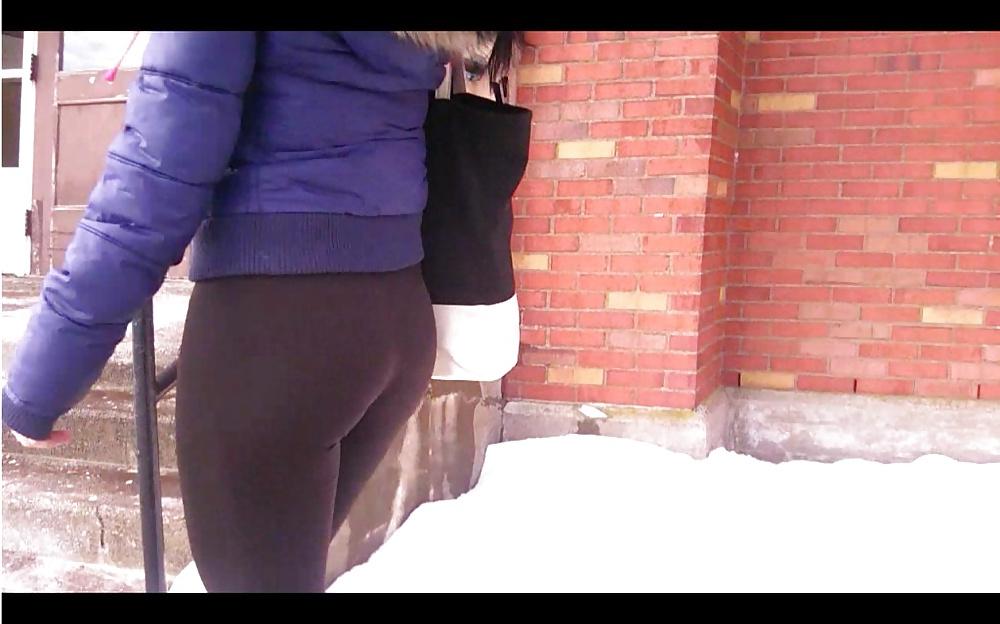22P Sexy asses in spandex 