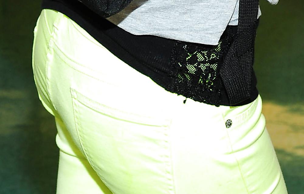 22P Sexy asses in spandex 