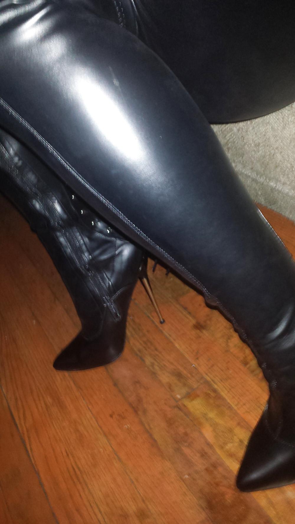 7P New thigh high boots