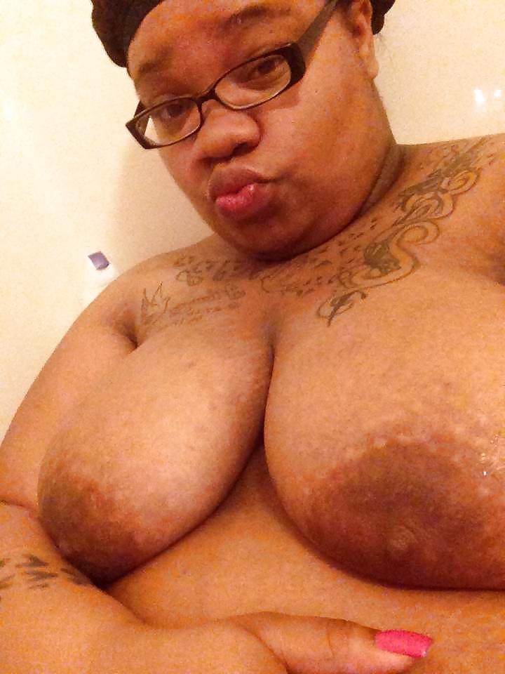 25P Jasmine(Big Tits Huge Areolas) & A Pretty Pussy 2