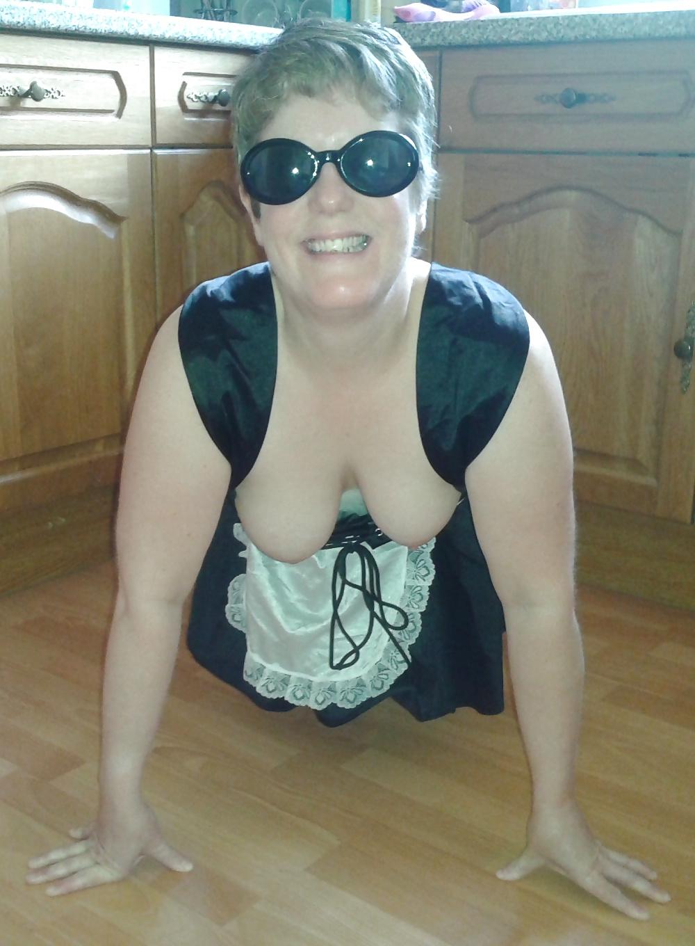 25P Slutty maid in heels
