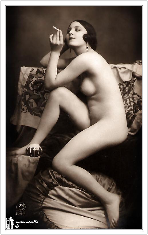 25P Smoking Ladies