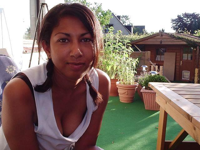 25P FRENCH ARAB BEURETTE WITH BIG BOOBS
