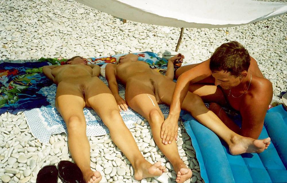 20P Amateur Beach Babes 4