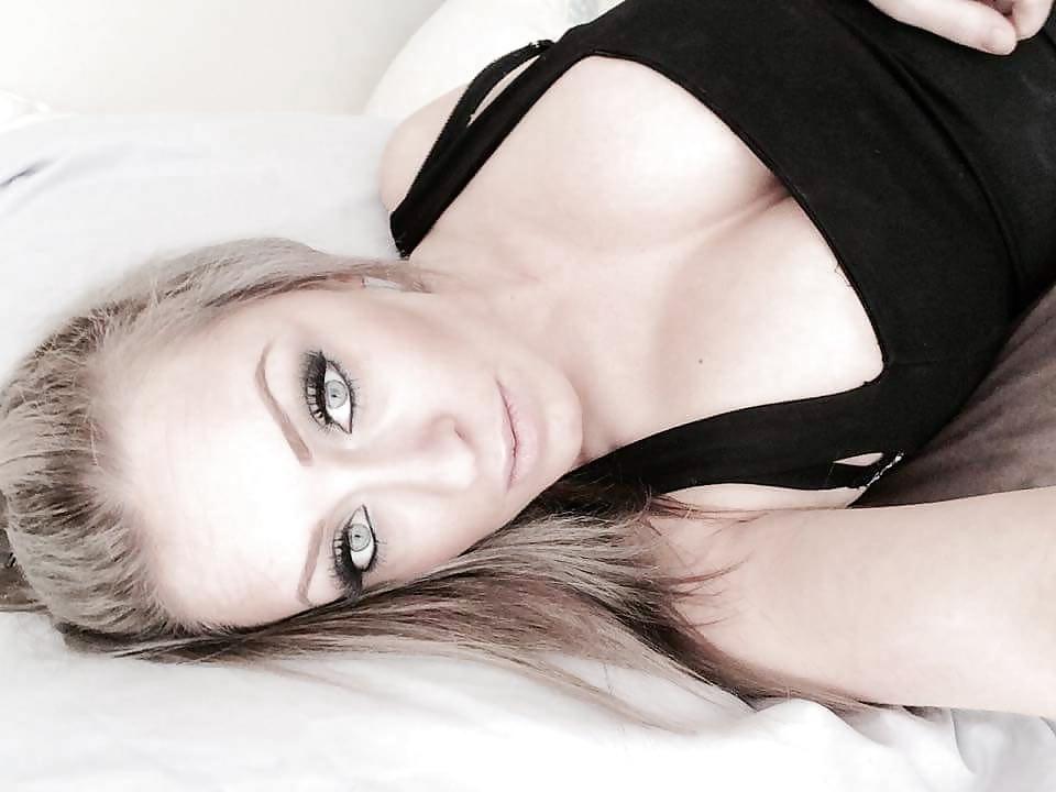 25P Busty babes