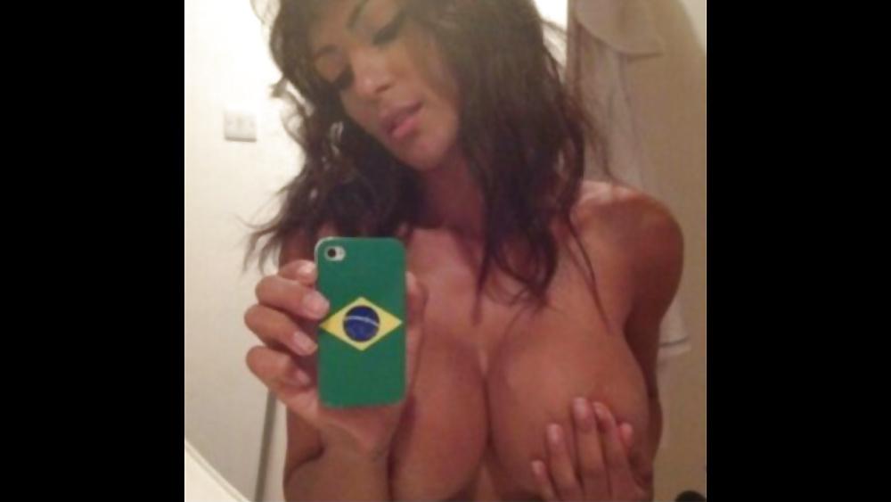 25P Busty babes