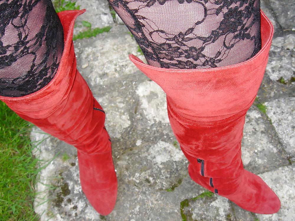 5P Nadine CD Pantyhose, heels and tigh high boots