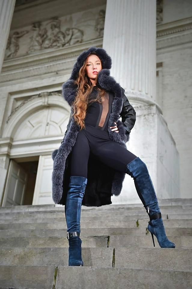 8P Julie Skyhigh most sexy overknee boots & pantyhosed legs