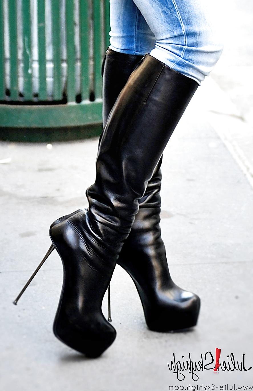 8P Julie Skyhigh most sexy overknee boots & pantyhosed legs
