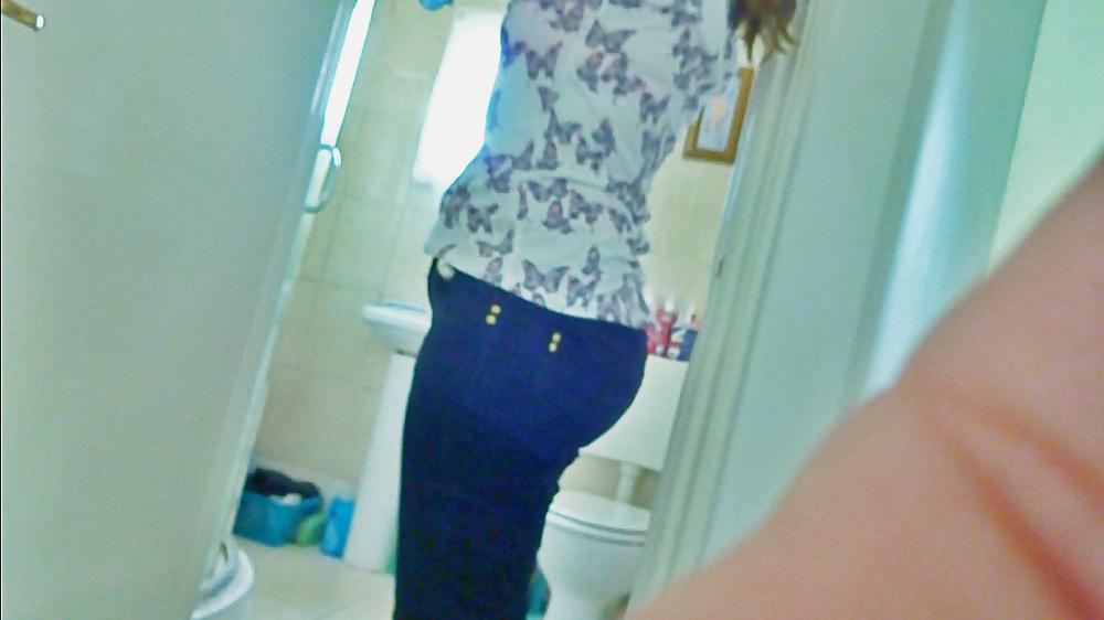 25P My friend's big sexy ass