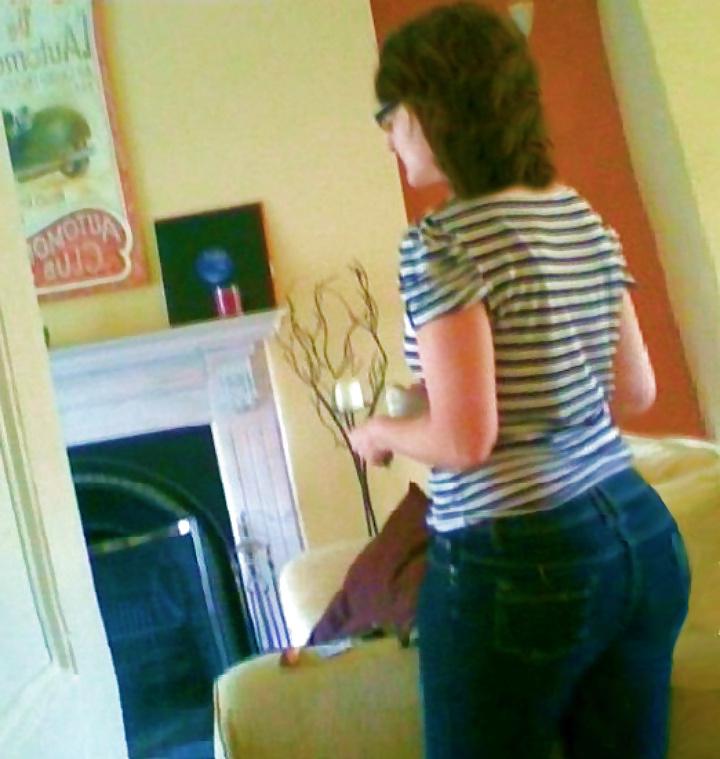 25P My friend's big sexy ass
