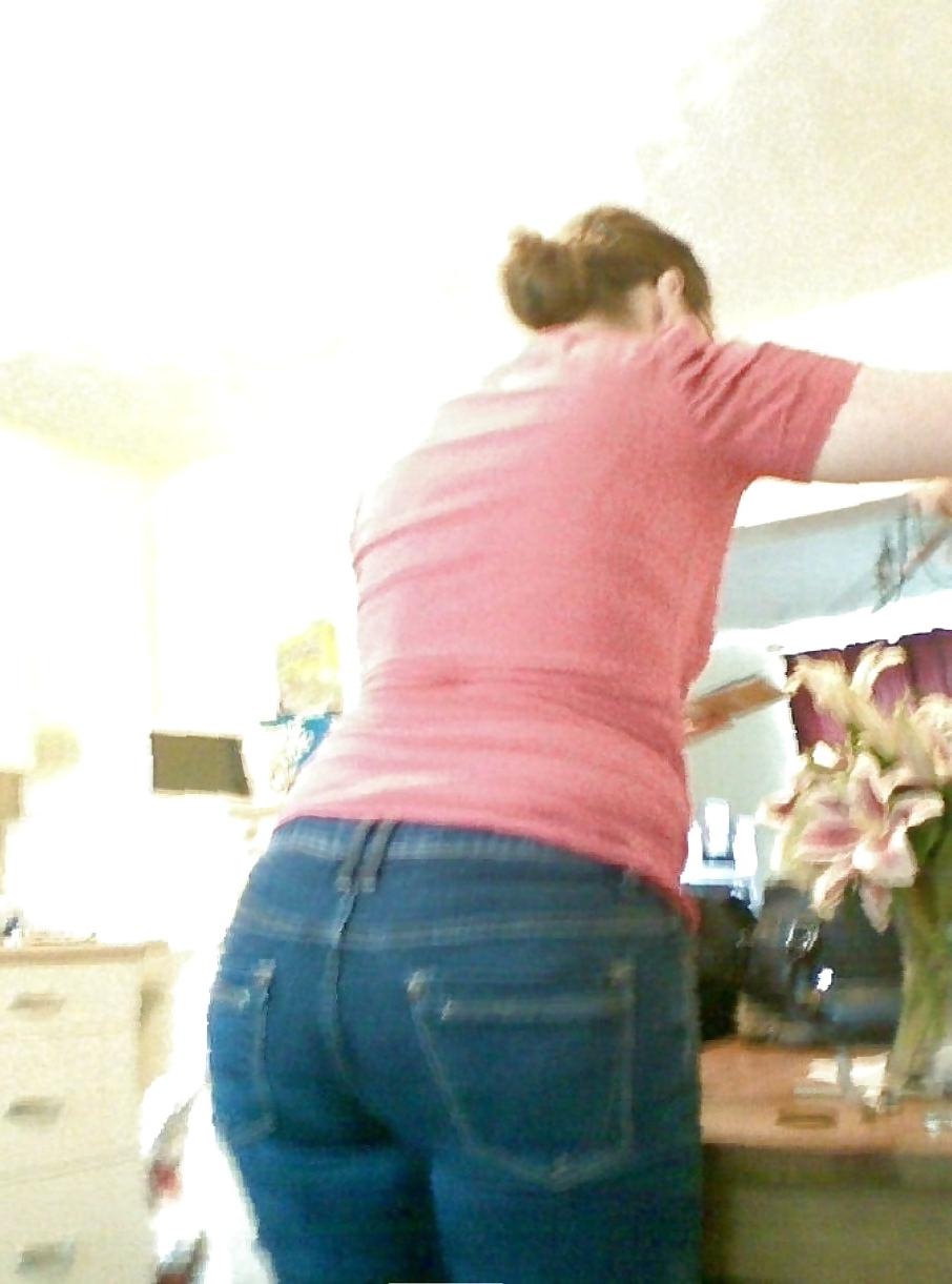 25P My friend's big sexy ass