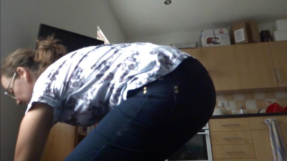 25P My friend's big sexy ass