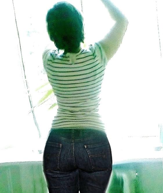 25P My friend's big sexy ass