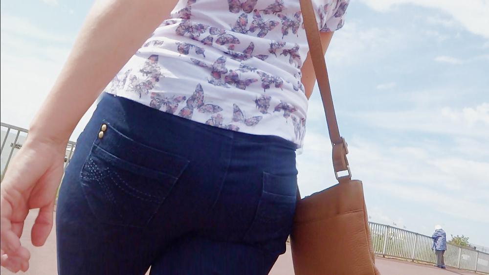 25P My friend's big sexy ass