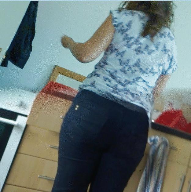25P My friend's big sexy ass