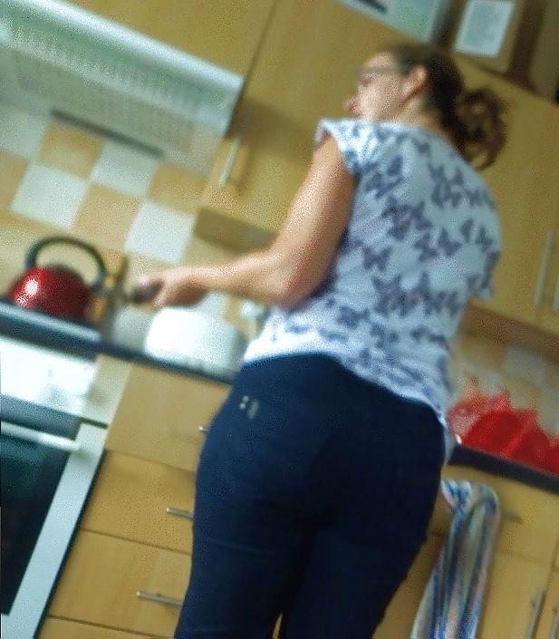 25P My friend's big sexy ass