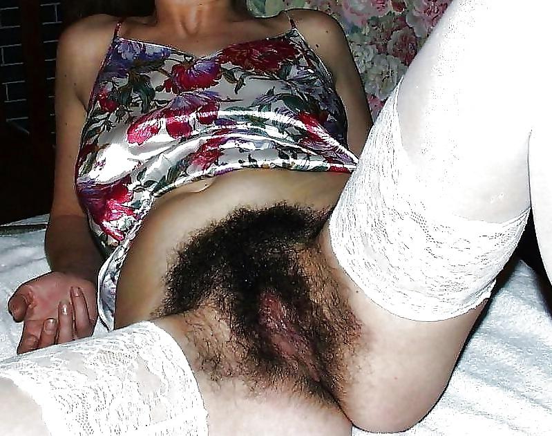 25P Hairy Milf Pussy