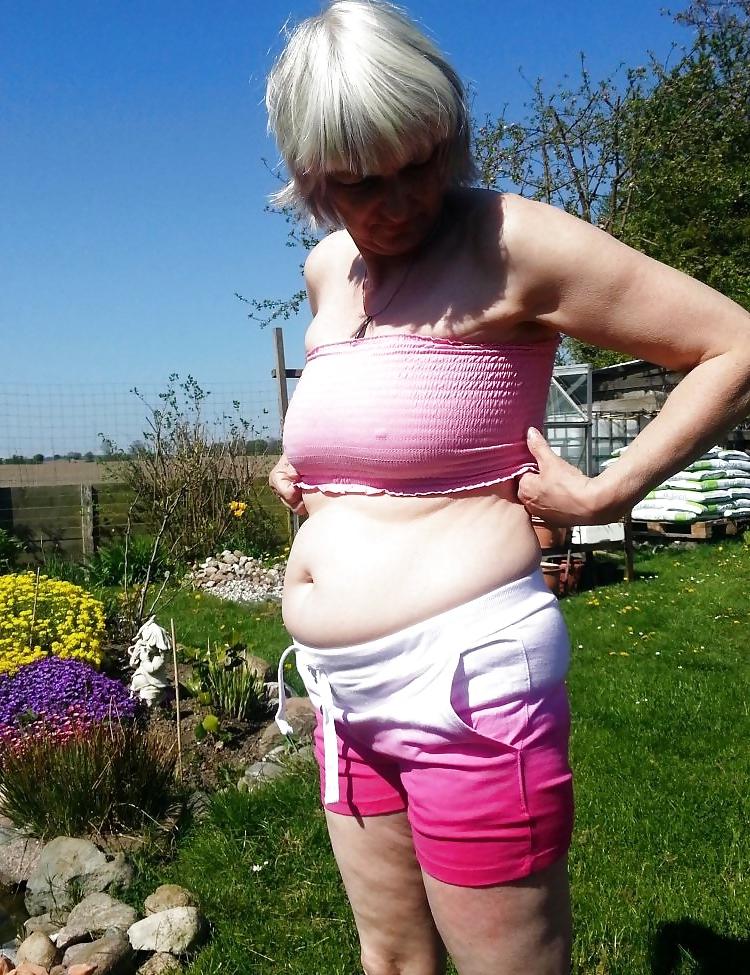 16P Showing my tits in the garden