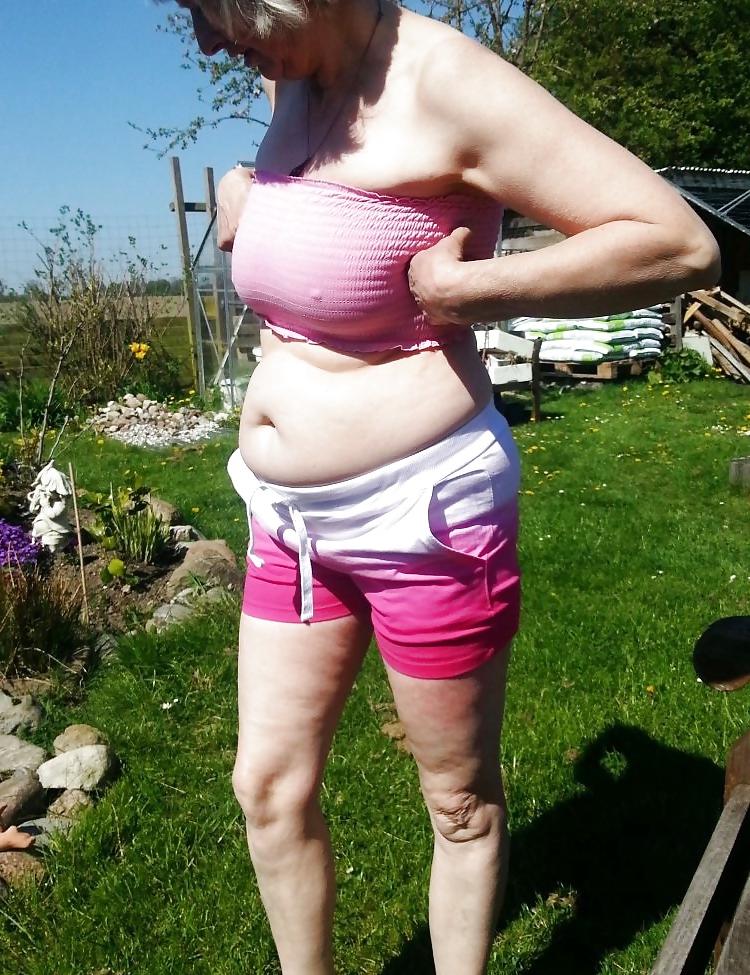 16P Showing my tits in the garden