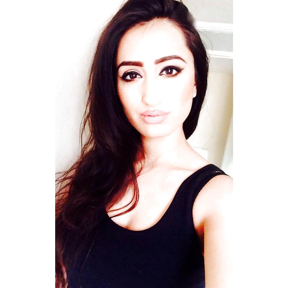 22P Indian Girls - which one and how would you fuck them! 5