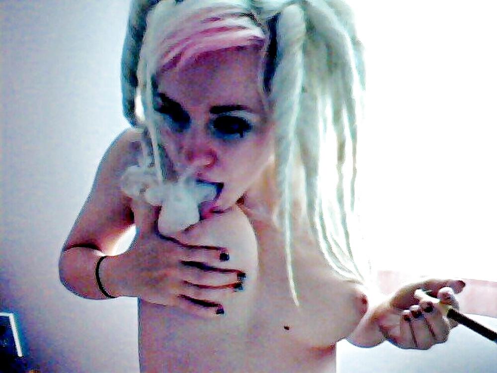 25P Kelly Emo Teen Wank Slut