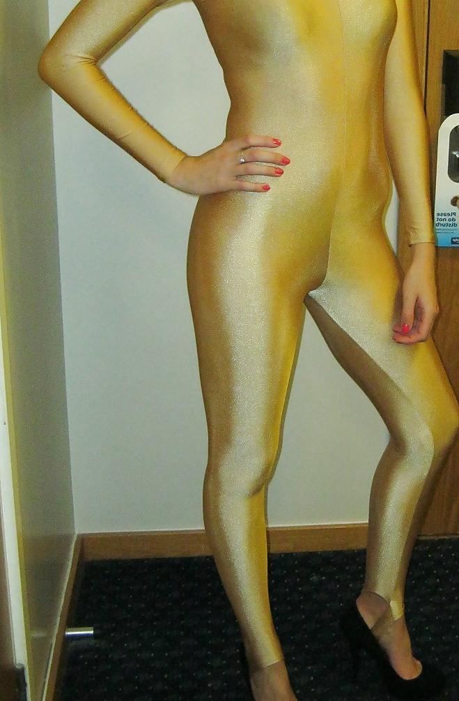 7P She wears spandex