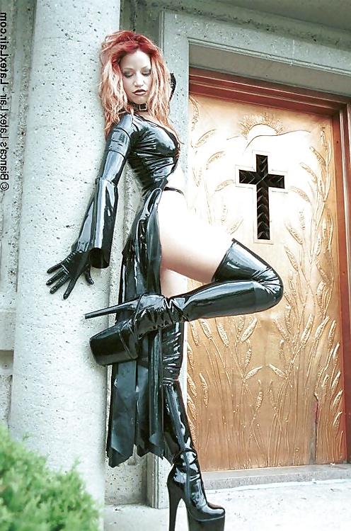 12P Latex and Boots