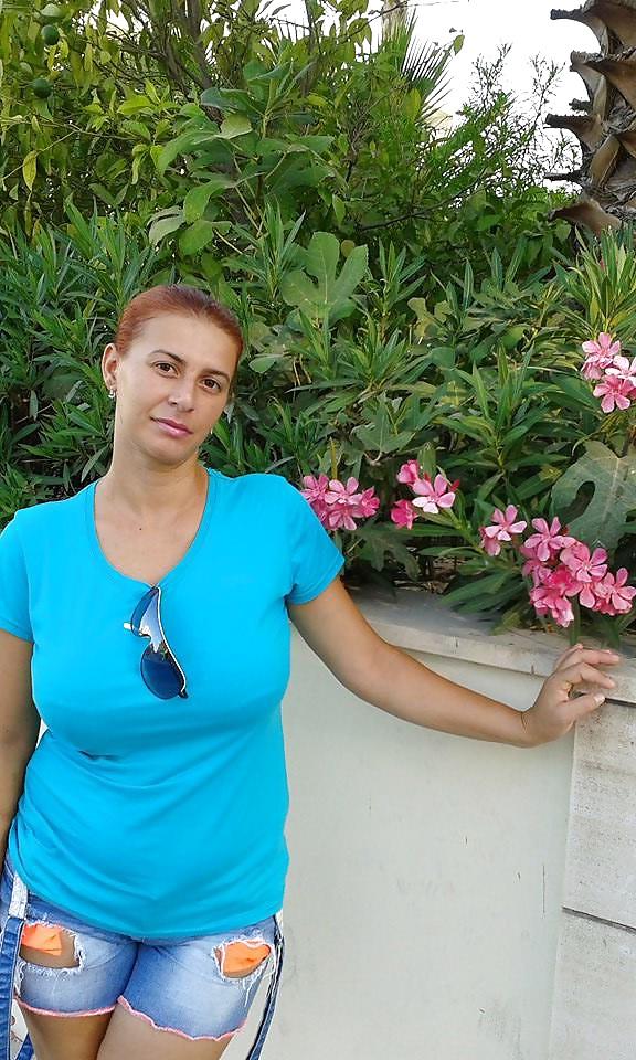 25P Romanian Huge Tits Amateur 24