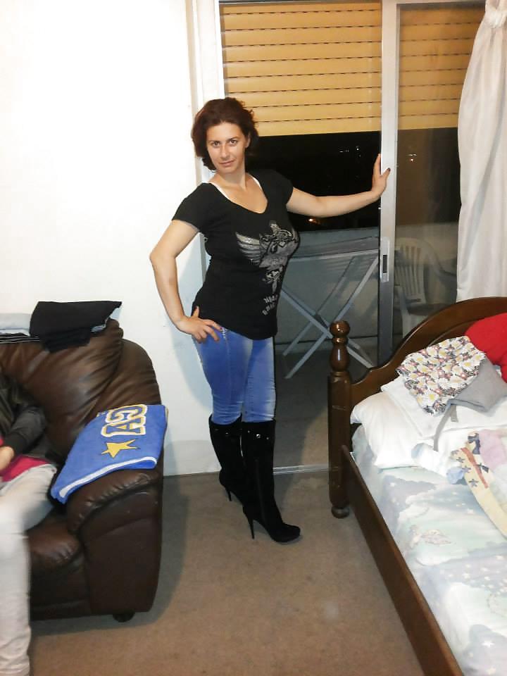 25P Romanian Huge Tits Amateur 24
