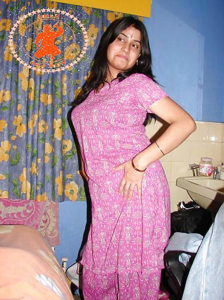 18P Priya Indian Bhabi