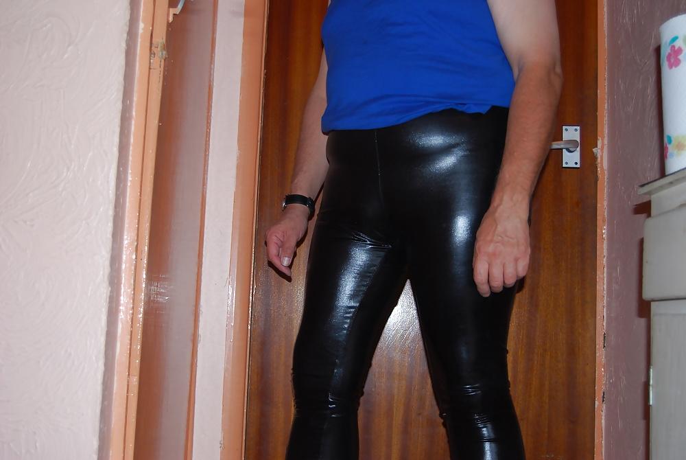 17P CD Maid in tights