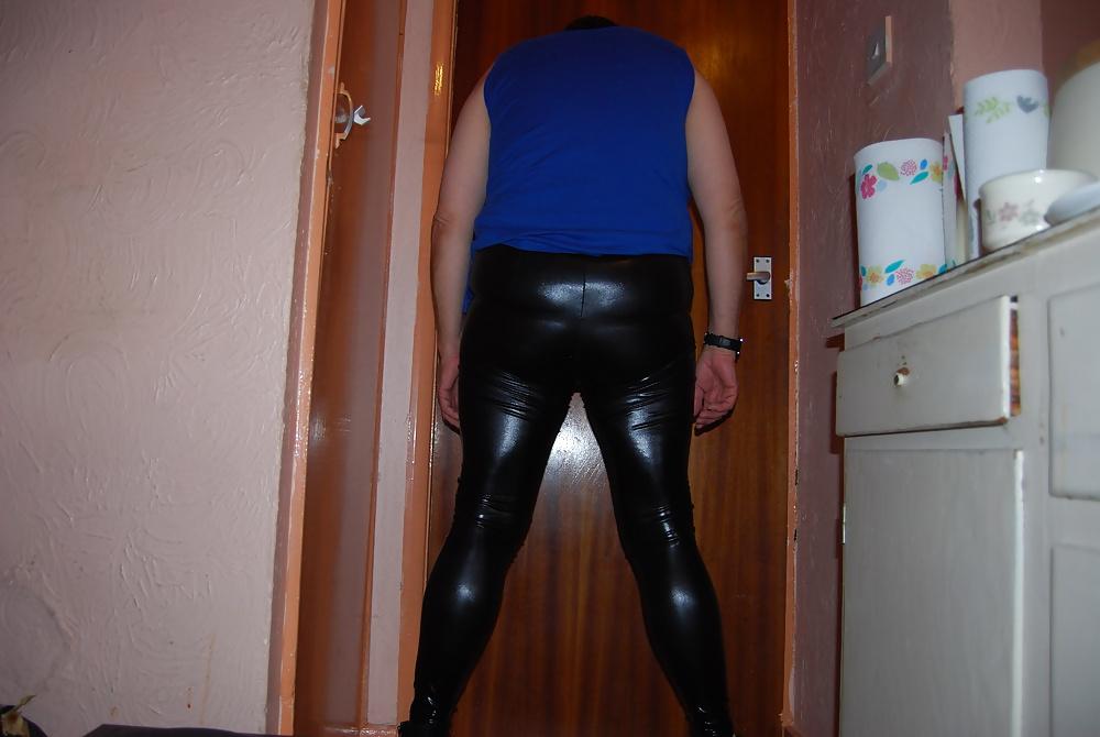 17P CD Maid in tights