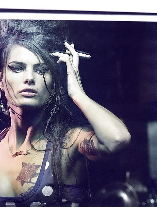 25P Smoking babes