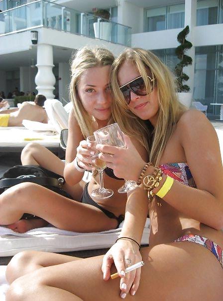 25P Smoking babes