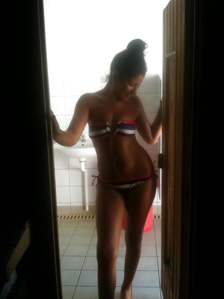 15P Beurette Maillot de Bain 3