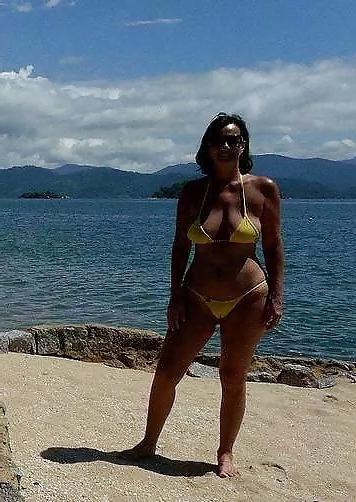 11P Big Boob Milf At Holiday