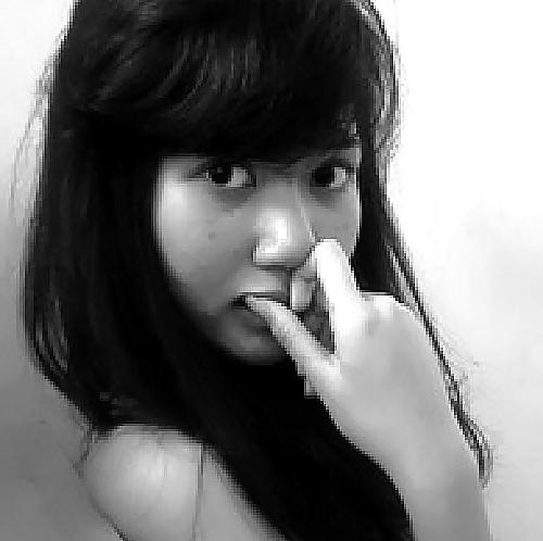 25P Indonesian Student shows off