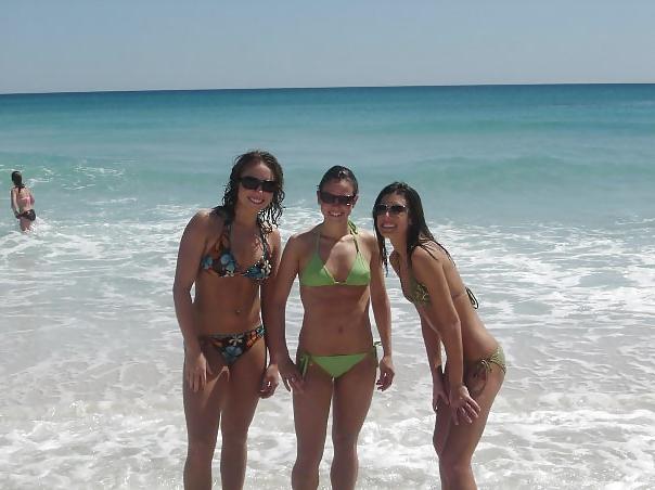 25P Facebook teen babes 17 sorority girls & bikinis